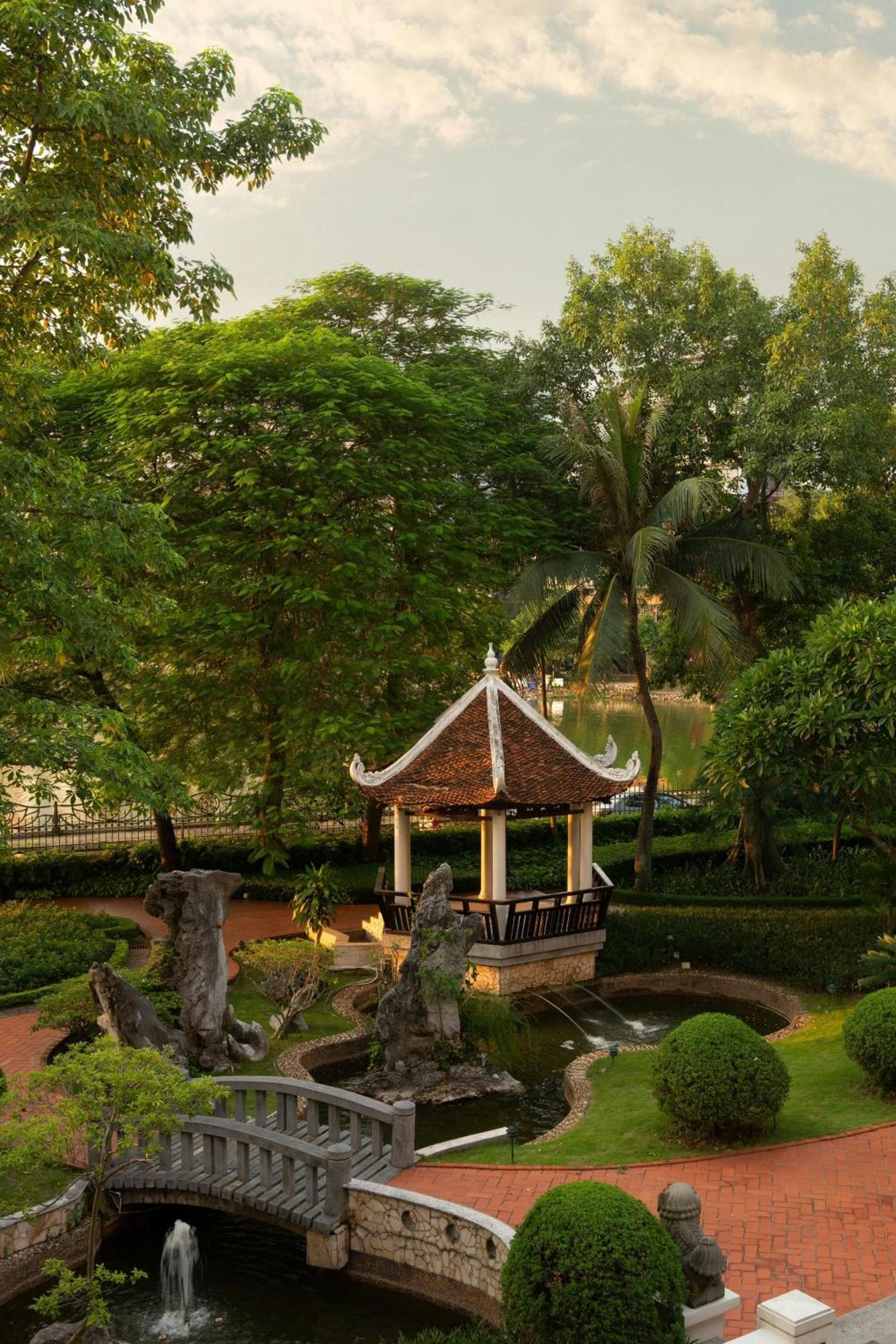 Sheraton Hanoi Hotel Exterior foto