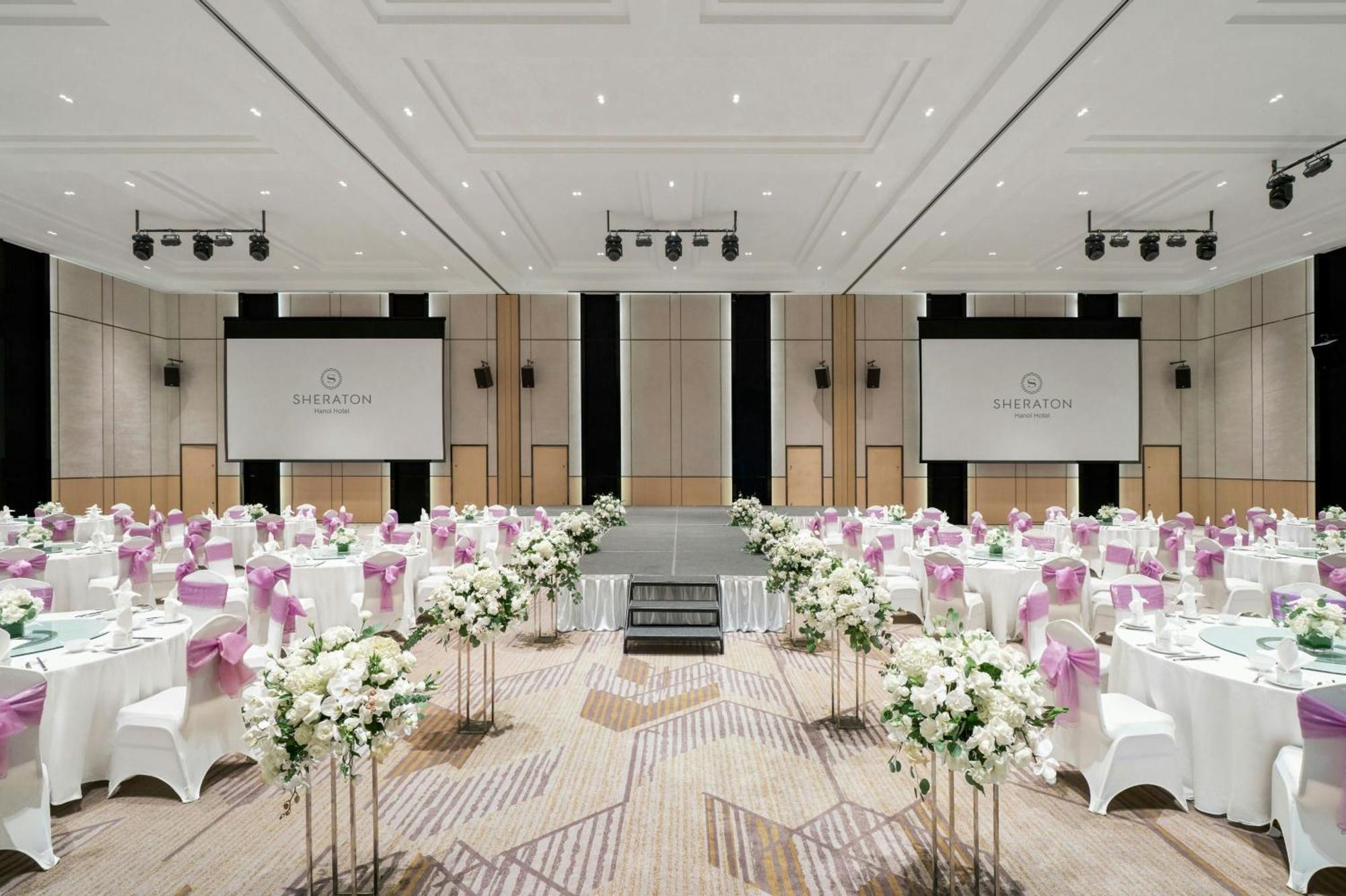 Sheraton Hanoi Hotel Exterior foto