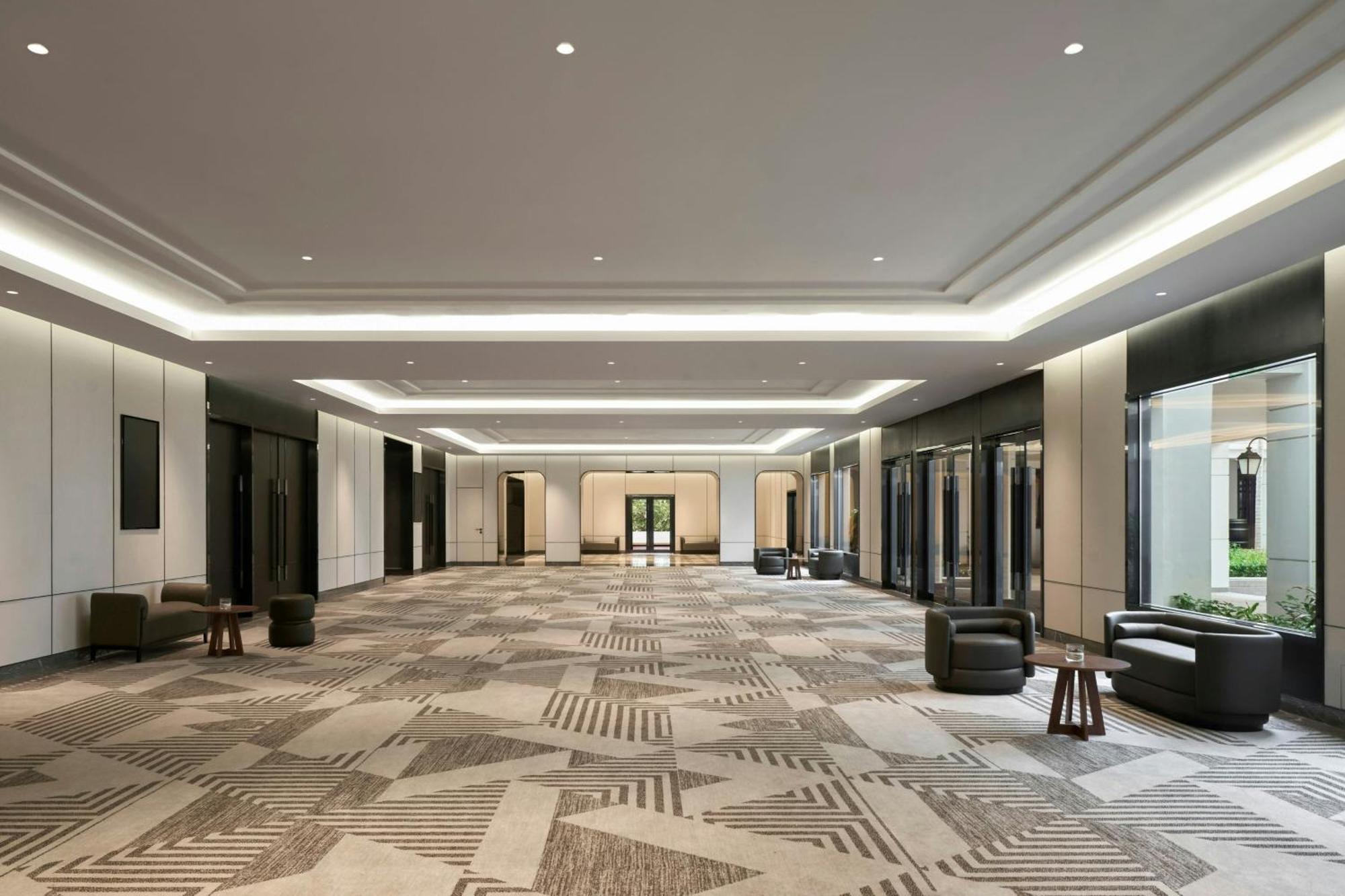 Sheraton Hanoi Hotel Exterior foto