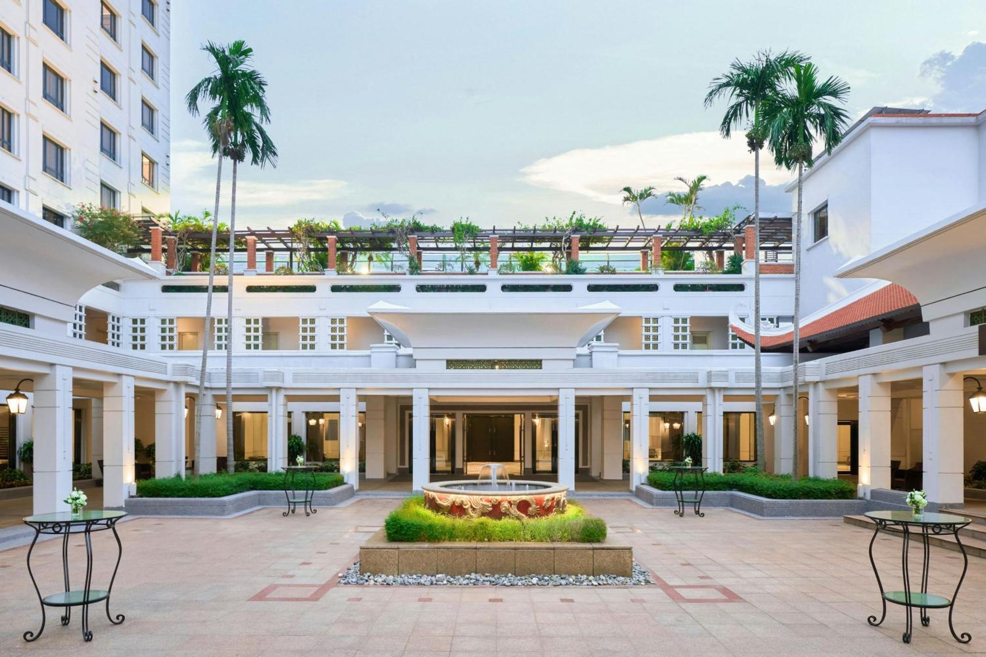 Sheraton Hanoi Hotel Exterior foto